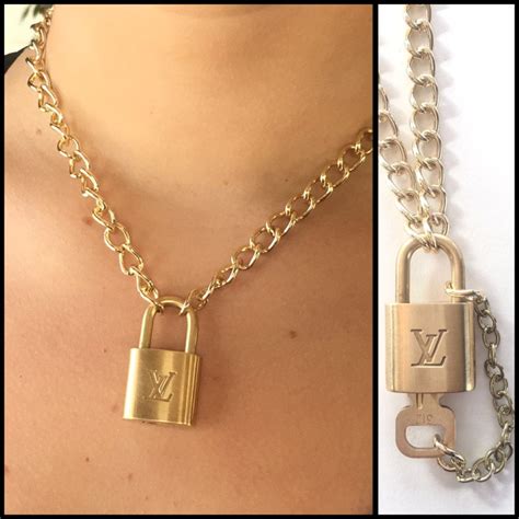 louis vuitton necklace lock used seling price